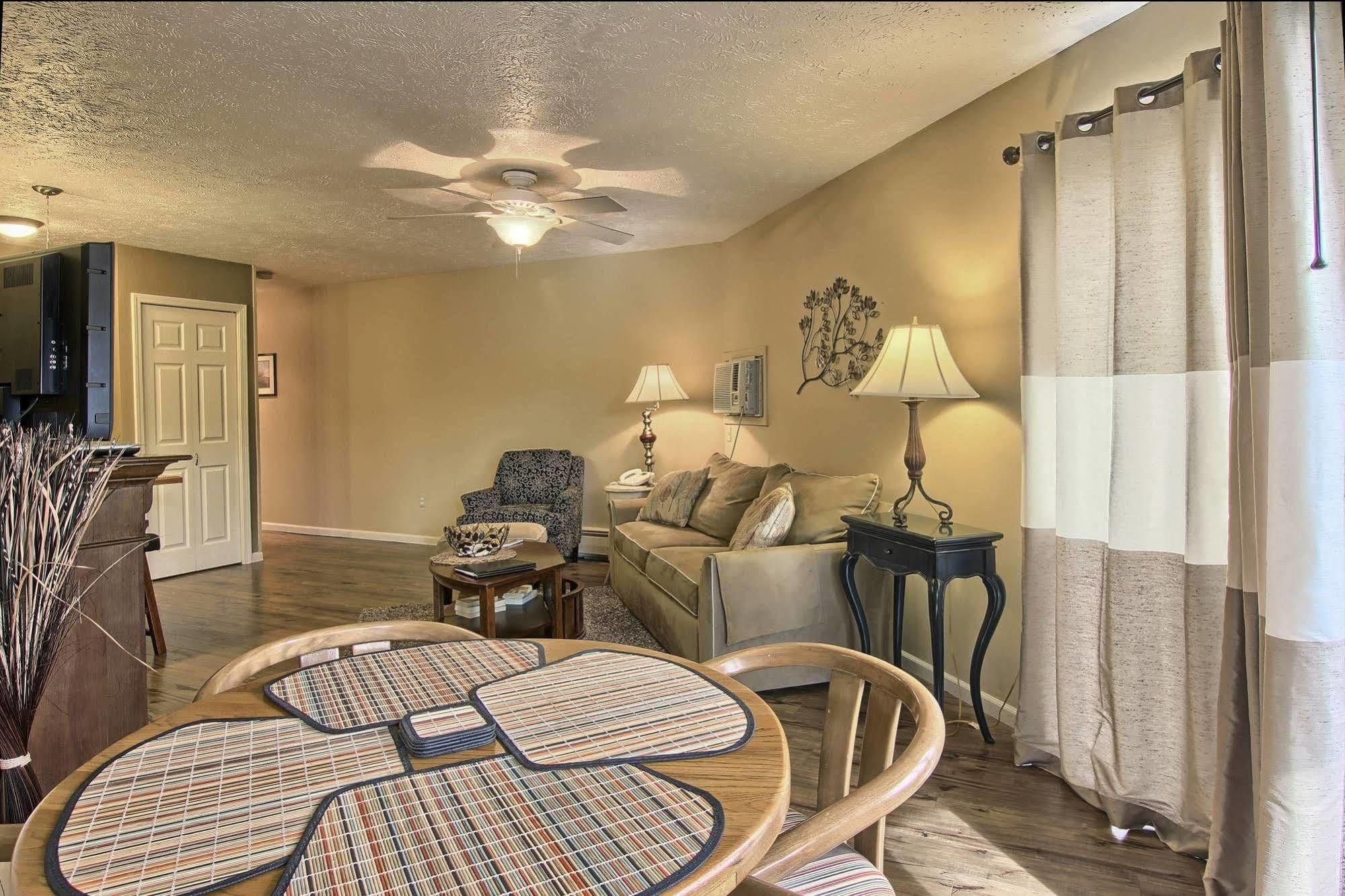 Pointes North Inn シャールボイ エクステリア 写真